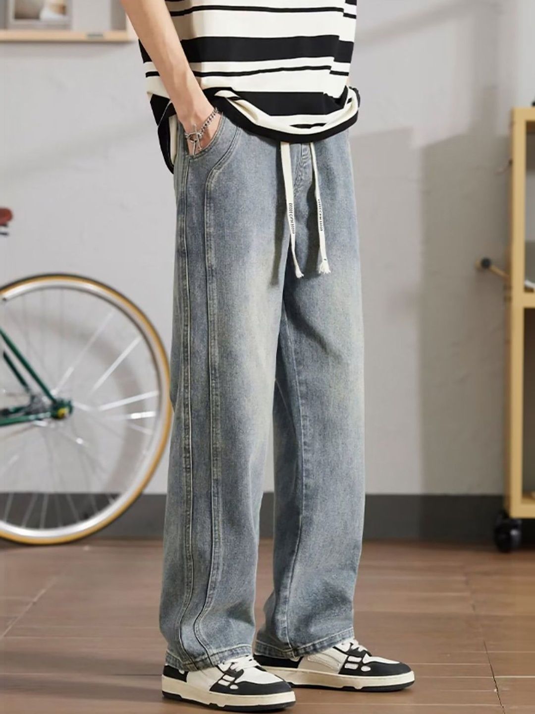 Suo Men Mid-Rise Light Fade Jeans-picture-27