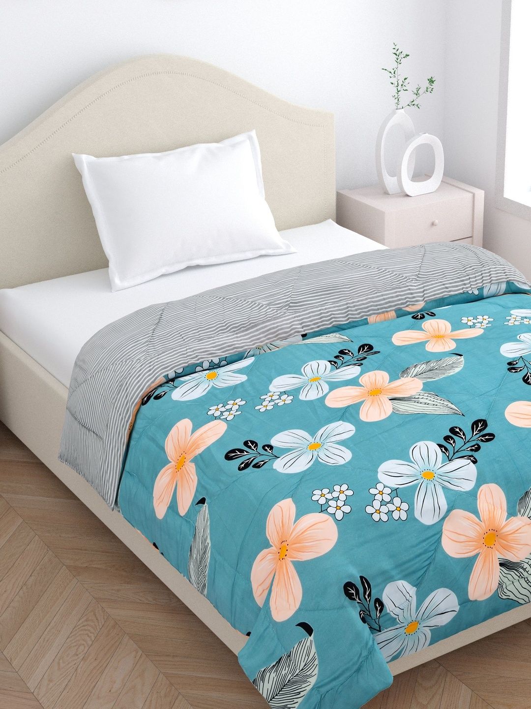 Home Ecstasy Black & Turquoise Blue Floral Microfiber Mild Winter 150 GSM Comforter-image-6