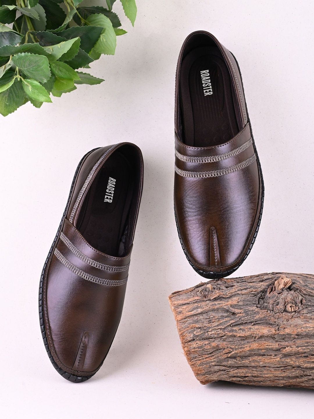 The Roadster Lifestyle Co Men Round Toe Lightweight Slip-On Mojaris-picture-39