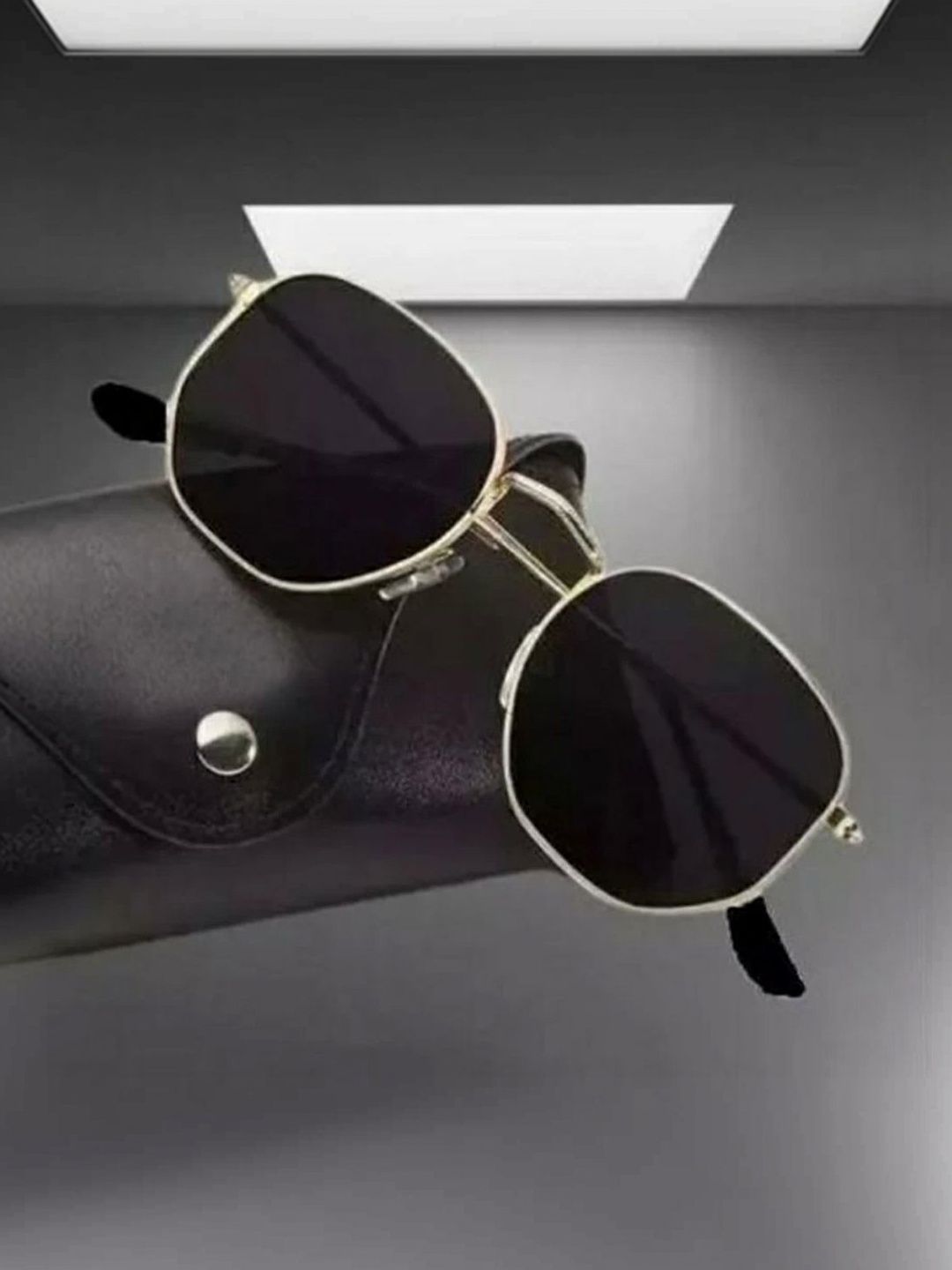 Elligator Men Black Lens & Silver-Toned Square Sunglasses with-picture-57
