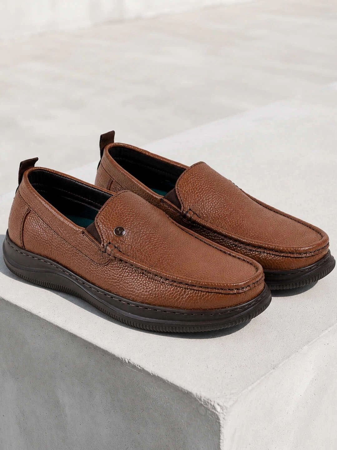 Mochi Men Textured Leather Round Toe Slip-On Loafers Formal Shoes-image-15