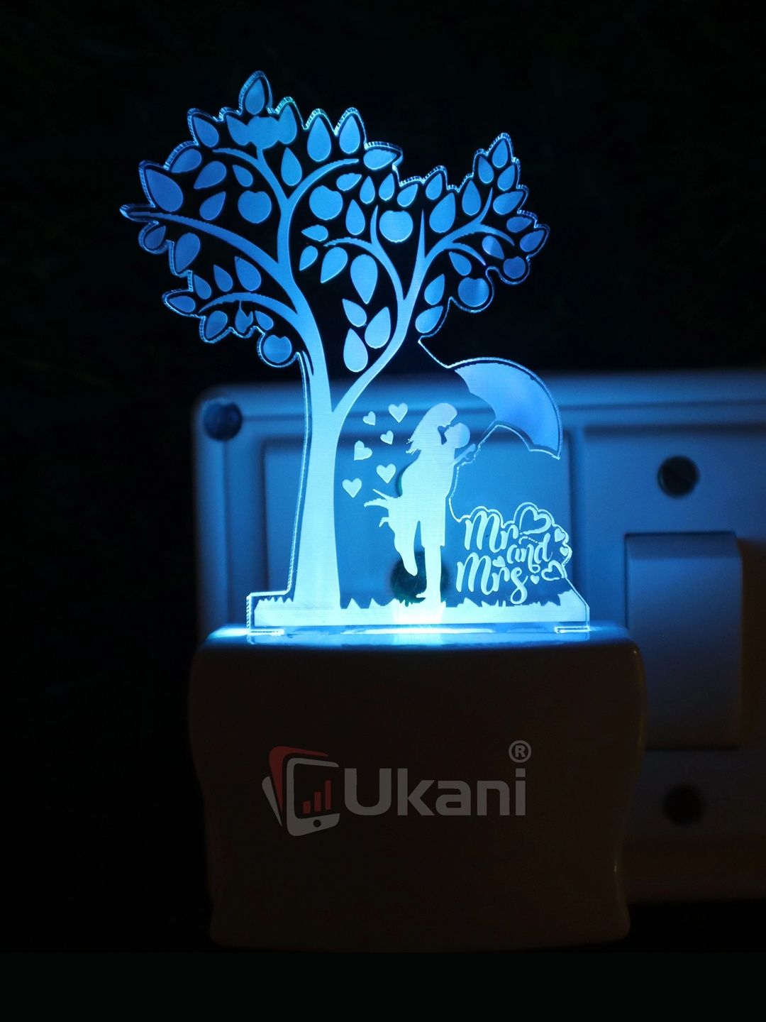 Ukani White Acrylic Quirky Abstract Shaped Table Lamp-picture-55