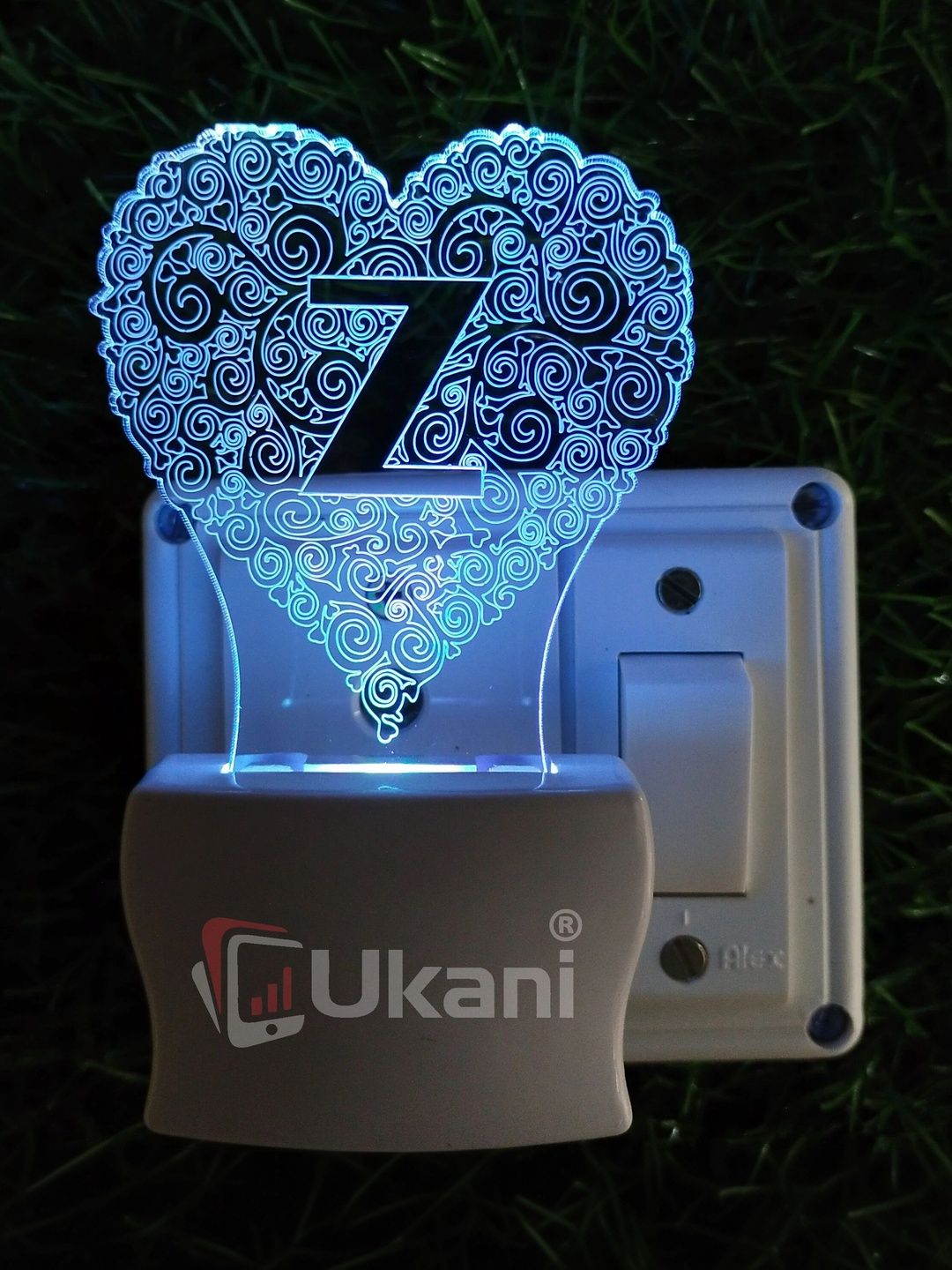 Ukani White Acrylic Quirky Abstract Shaped Table Lamp-picture-50