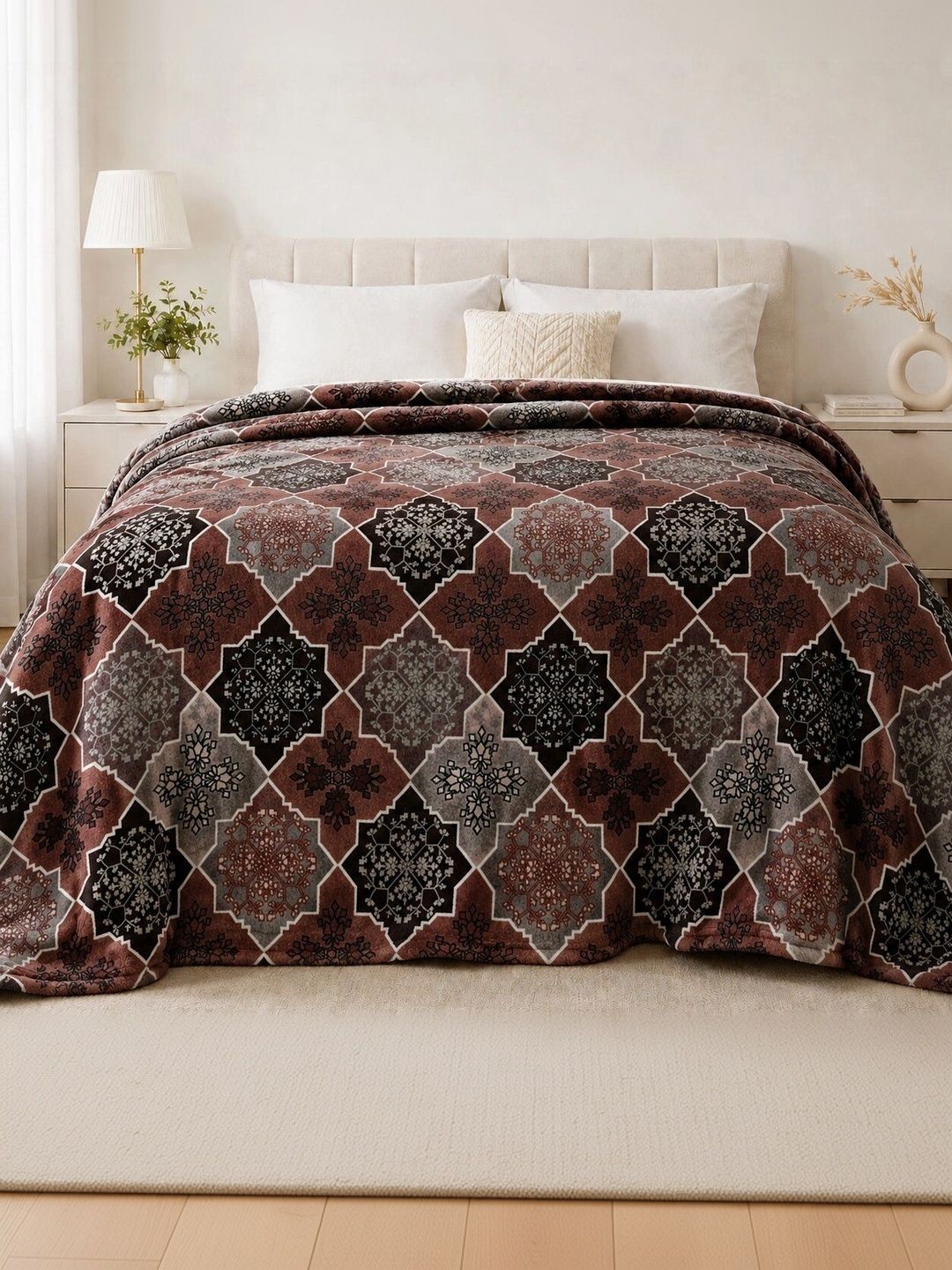Nivasam Rust & Black Geometric Fleece AC Room 300 GSM Blanket-image-38