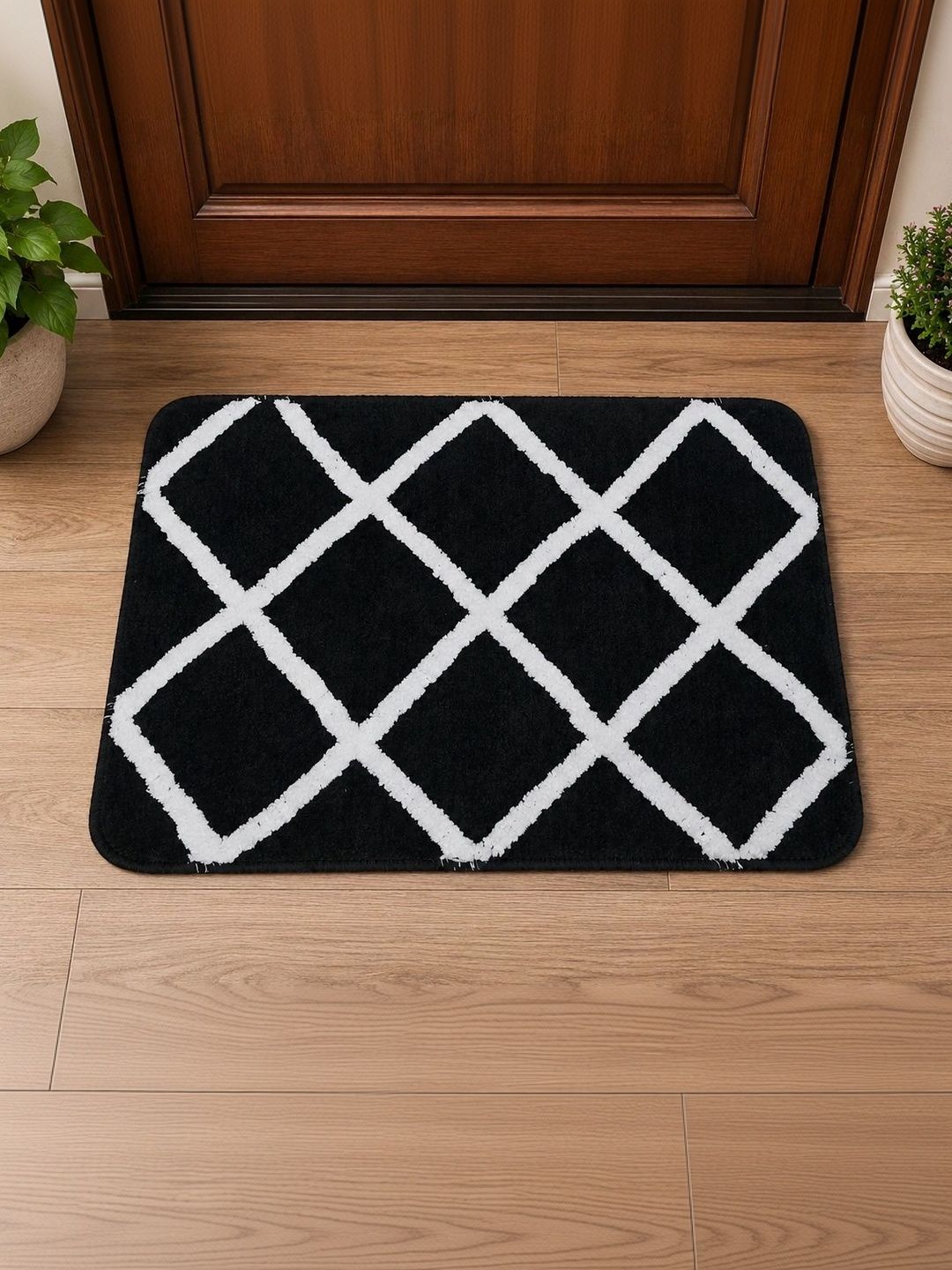 VIKCLIQUE Black & White Ultra Soft Absorbent Anti-Skid Doormats-image-28