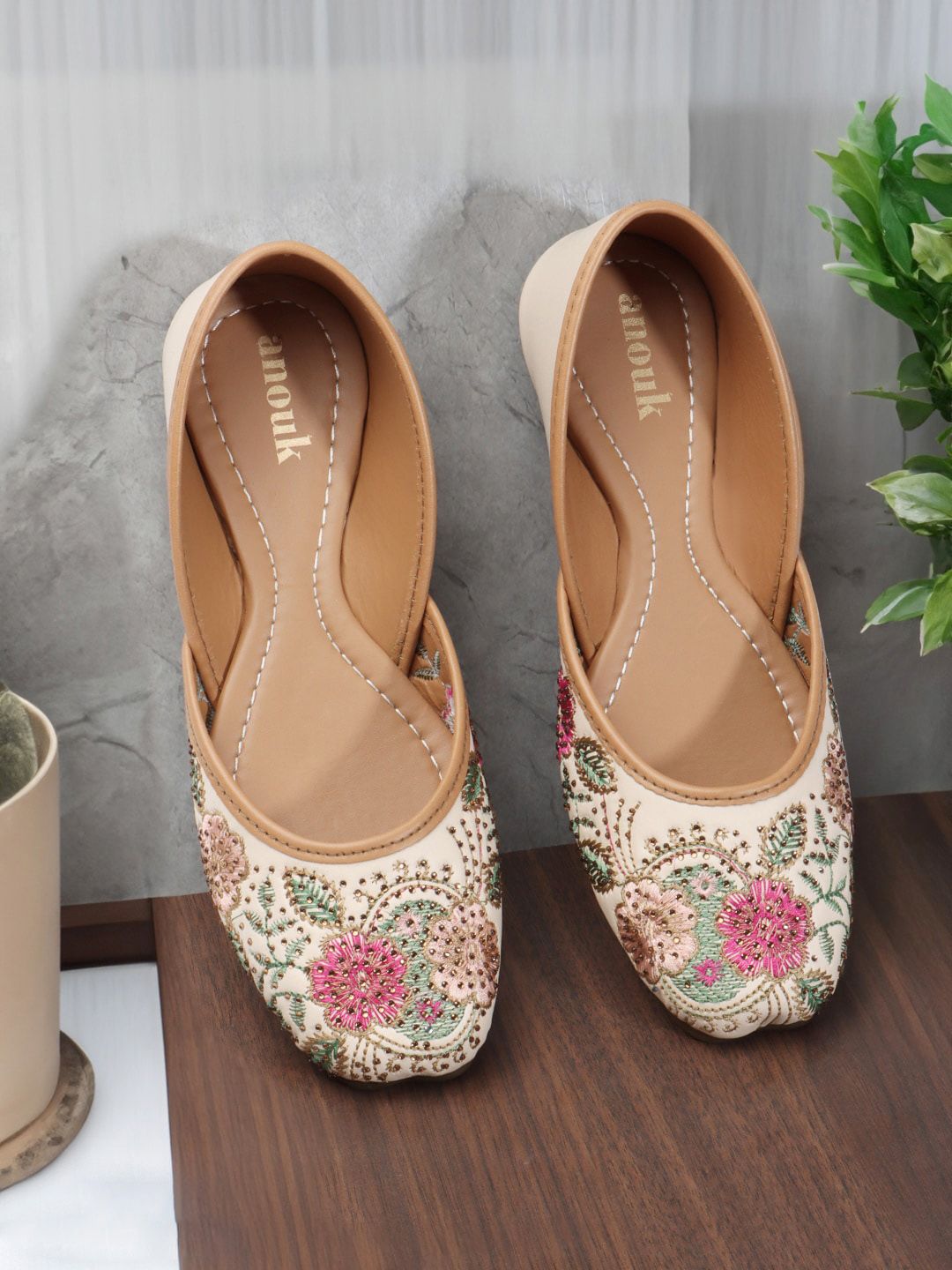 Anouk Embroidered Mojaris