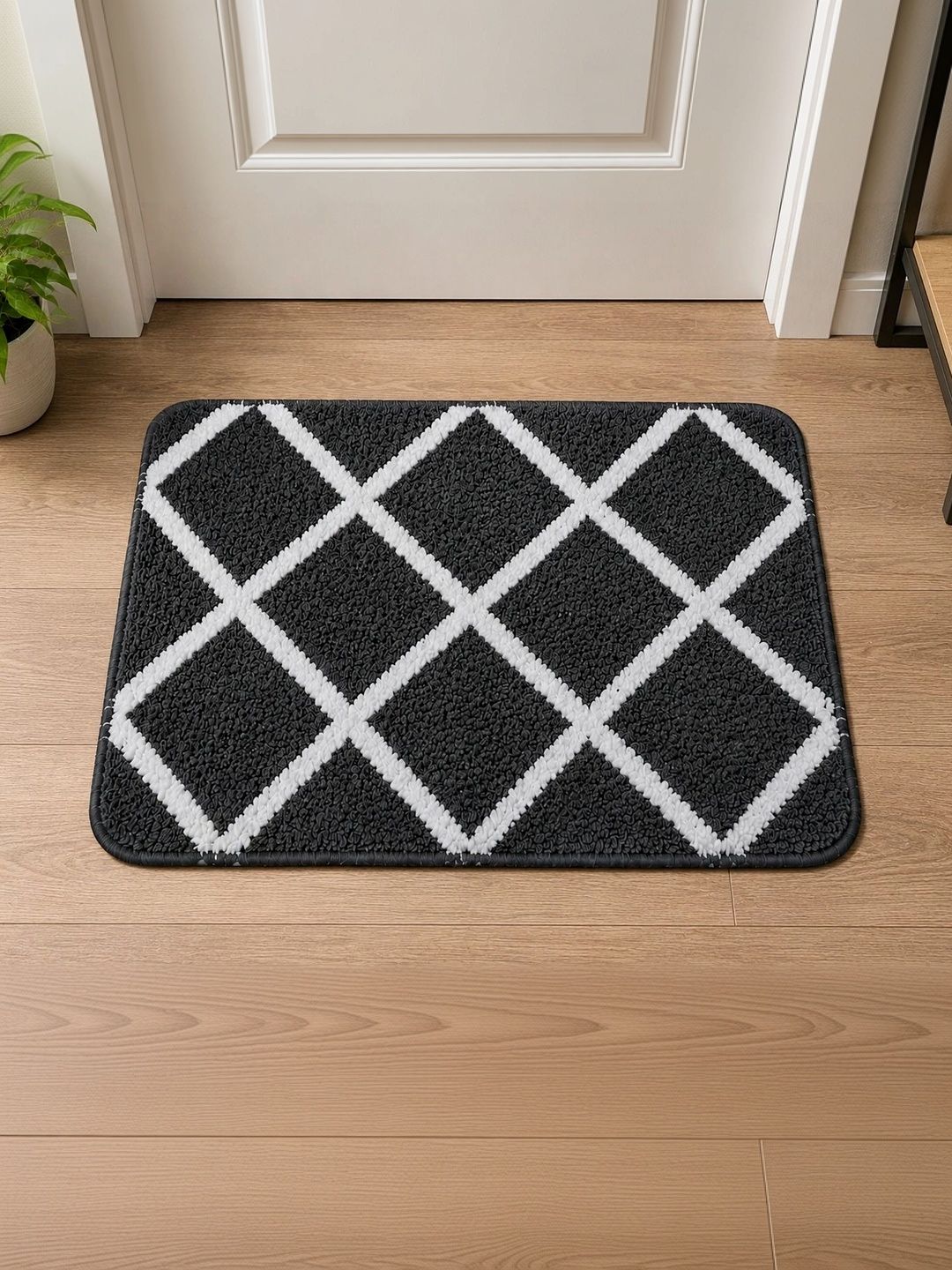VIKCLIQUE Black & White Ultra Soft Absorbent Anti-Skid Doormats-image-40