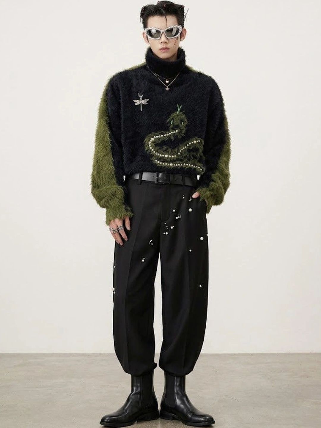 Suo Men Colourblocked Woollen Pullover with Embroidered Detail-picture-42