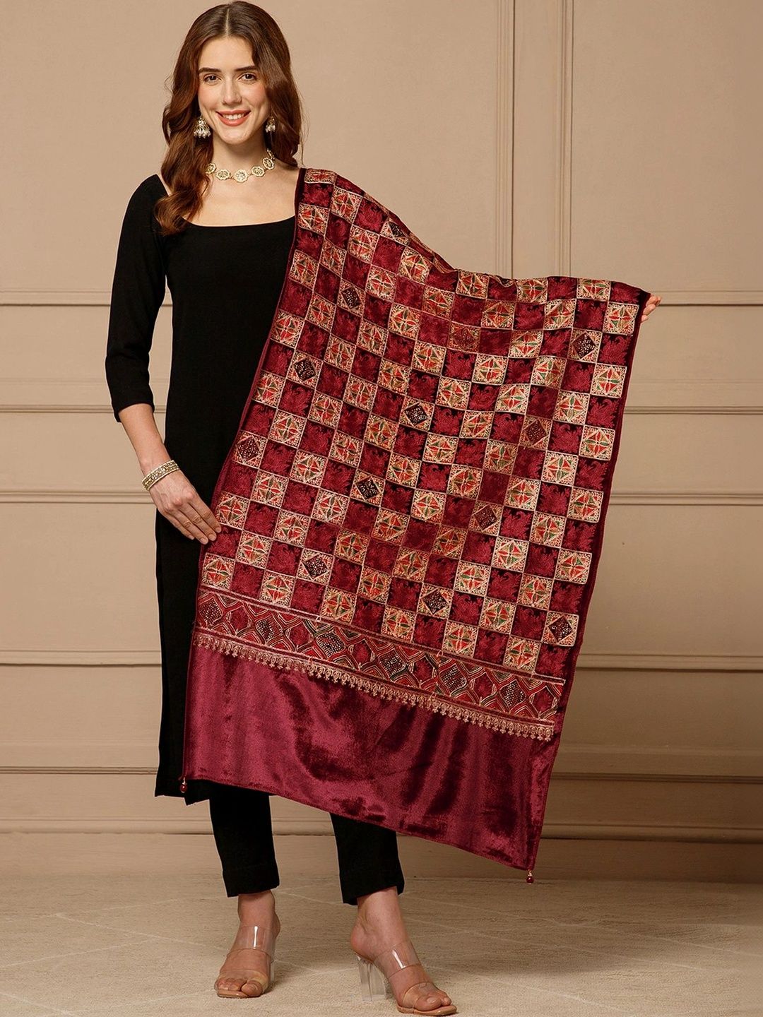 Qalabella Women Geometric Embroidered Velvet Shawl-picture-33