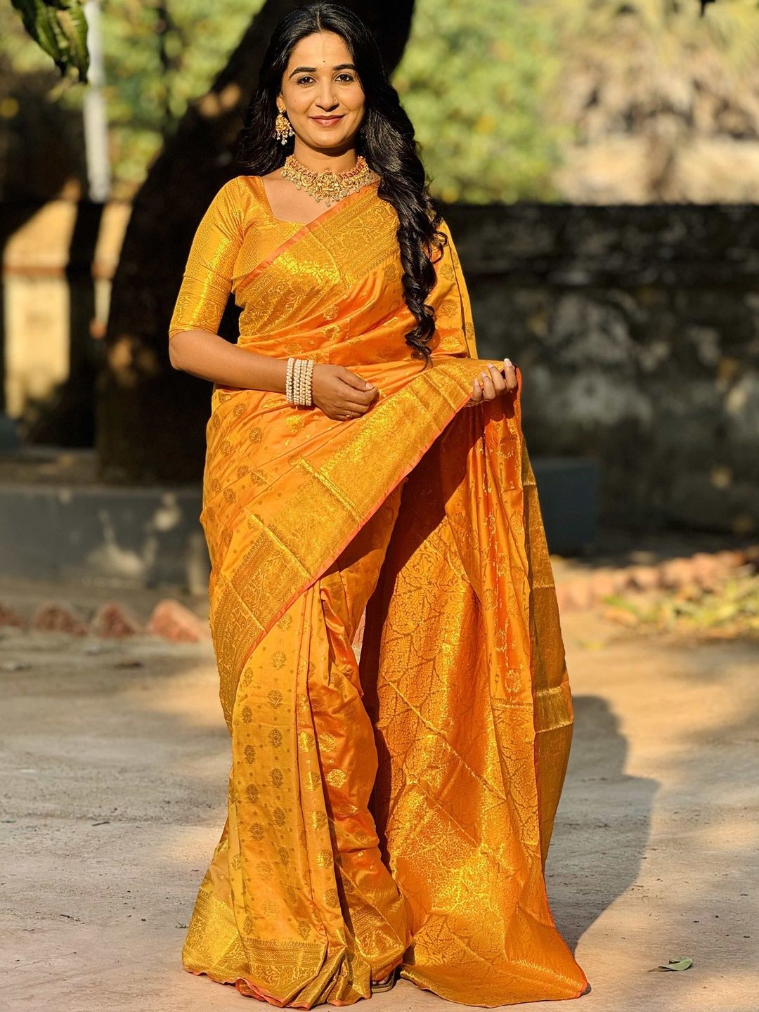 Anouk Woven Design Zari Silk Blend Heavy Work Banarasi Saree-picture-13