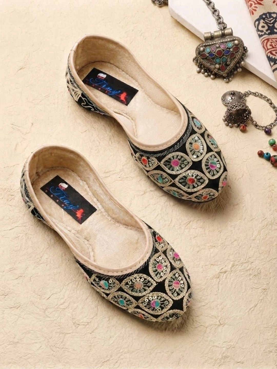 Tiny Bugs Girls Embellished Ethnic Mojaris Flats-picture-17