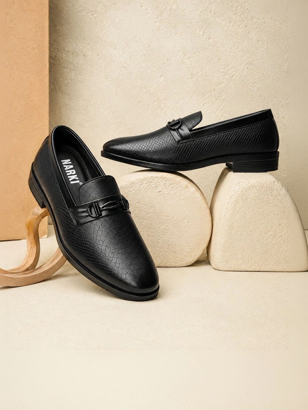 NARKI Men Textured Pointed Toe Slip-On Loafers-image-32