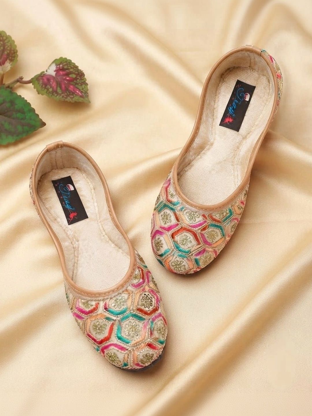 Tiny Bugs Girls Embellished Ethnic Mojaris Flats-picture-15