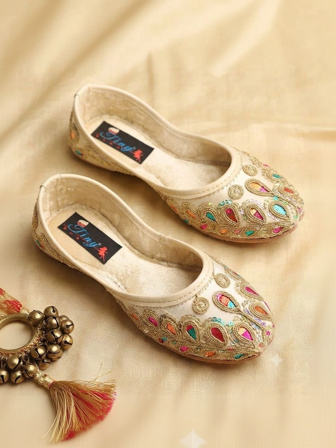 Tiny Bugs Girls Embellished Ethnic Mojaris Flats-picture-23