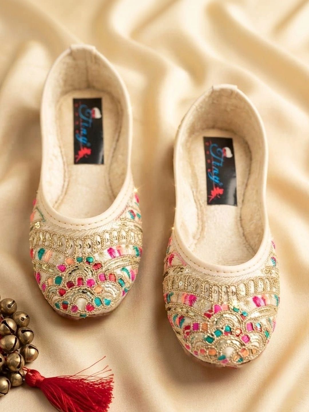 Tiny Bugs Girls Embellished Ethnic Mojaris Flats-picture-16