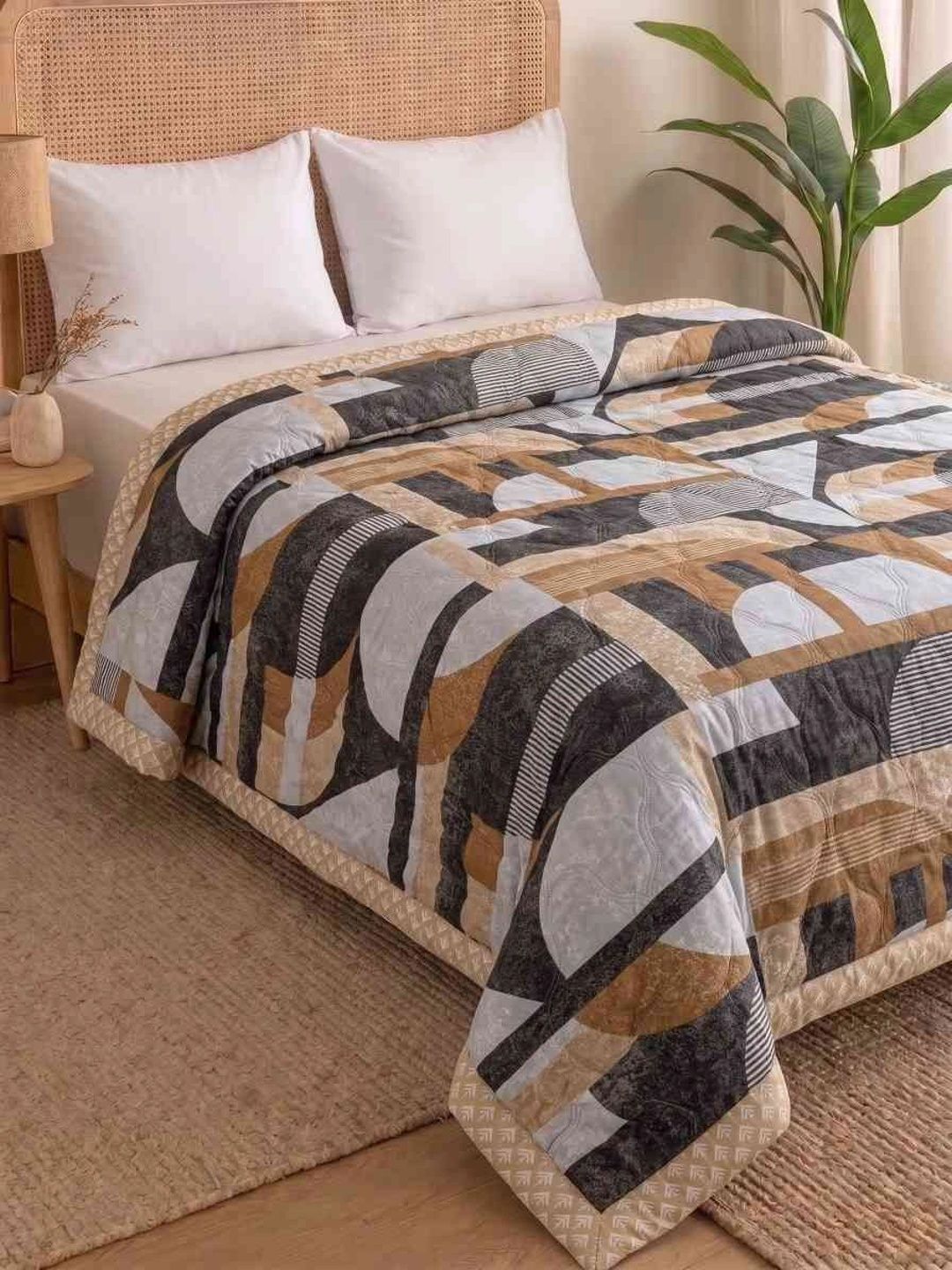 MAFATLAL Grey Geometric Microfiber Mild Winter 120 GSM Quilt-picture-10