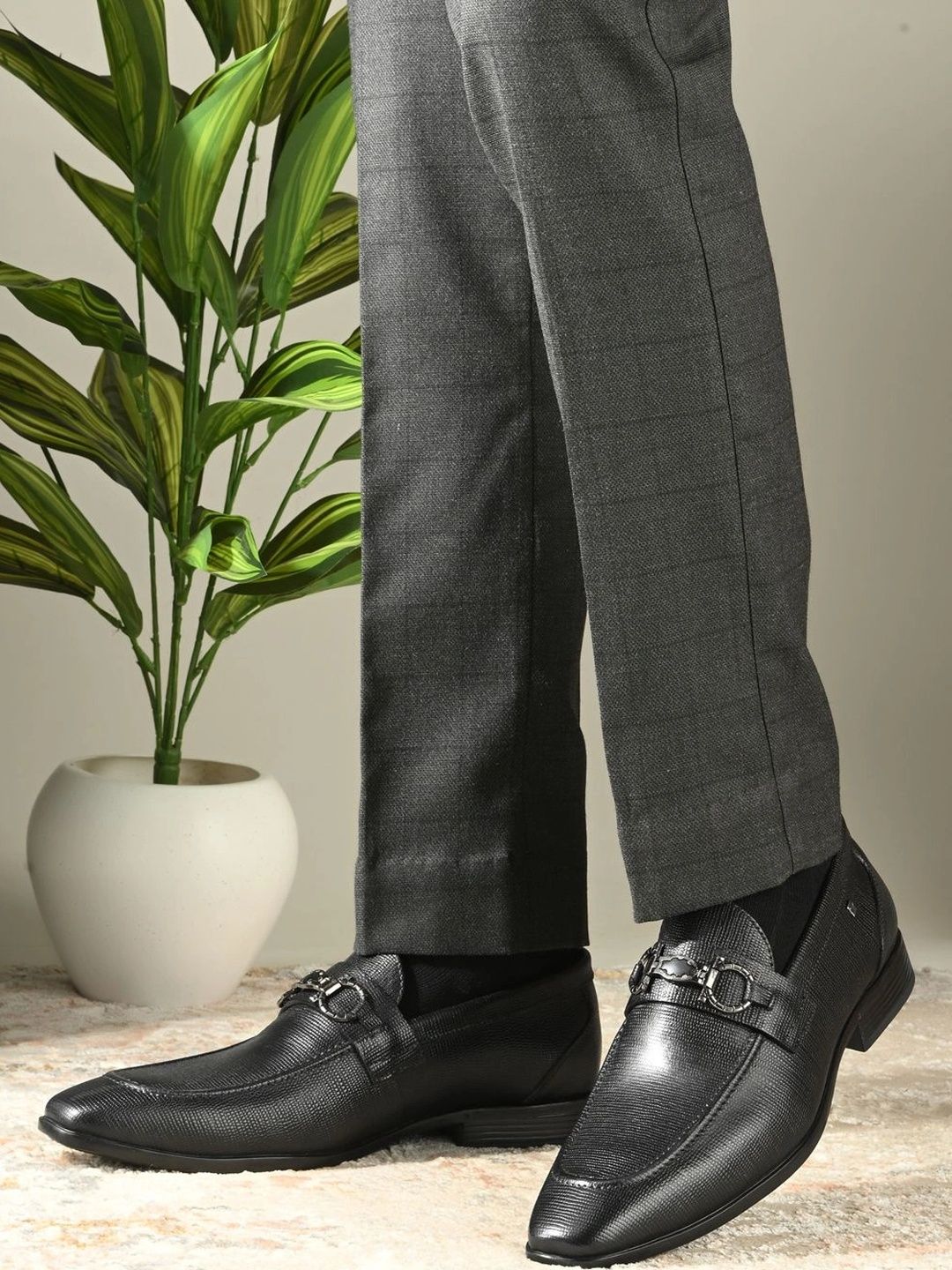 Valentino Men Textured Leather Pointed Toe Formal Loafers-image-17