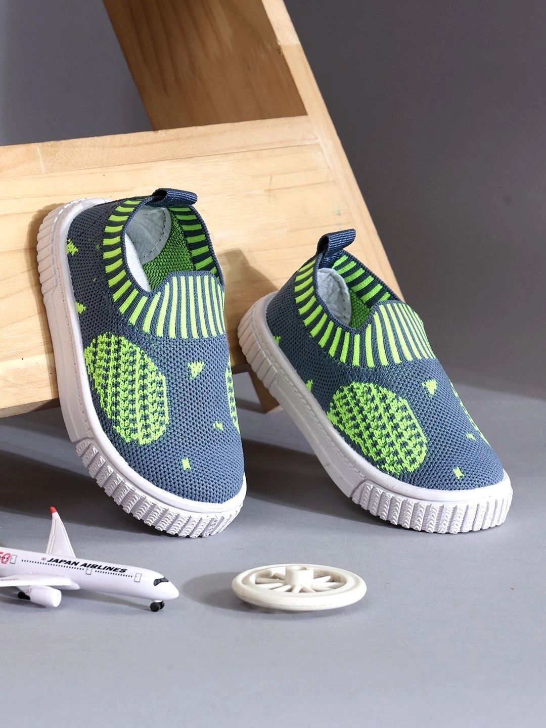 SCHOOZI Unisex Kids Textured Slip-On Sneakers-picture-55