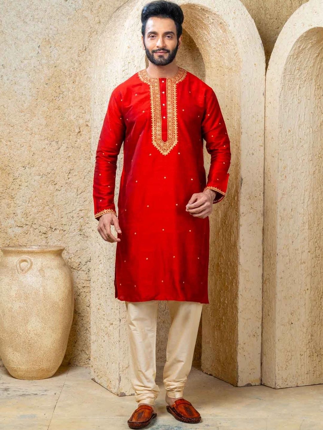 THE SHAHENSHA Men Ethnic Motifs Embroidered Regular Raw Silk Kurta with Trousers-picture-35