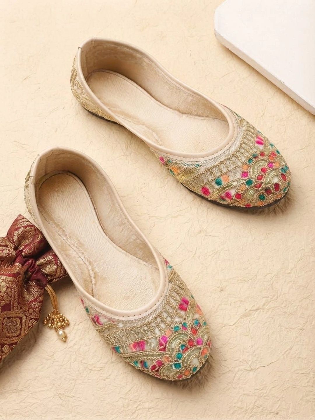 Dripteen Girls Embellished Ethnic Mojaris with Embroidered Flats-picture-13