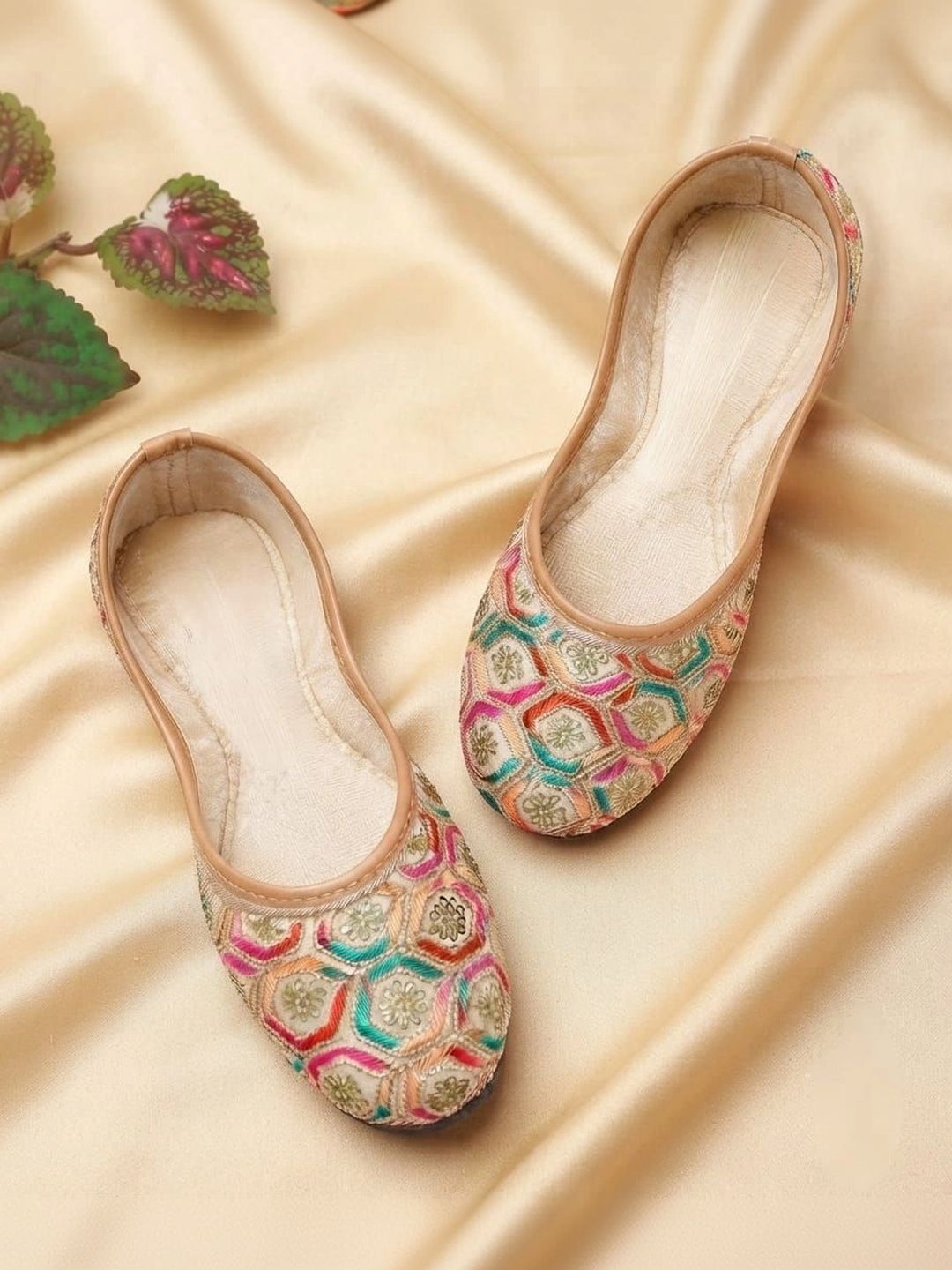 Dripteen Girls Embellished Ethnic Mojaris Flats-picture-46