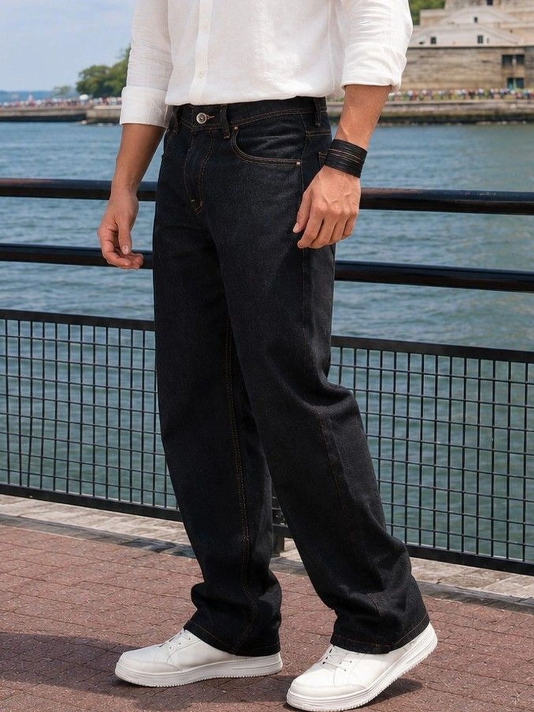 DENIMLOOK Men Straight Fit Mid-Rise Light Fade Stretchable Jeans