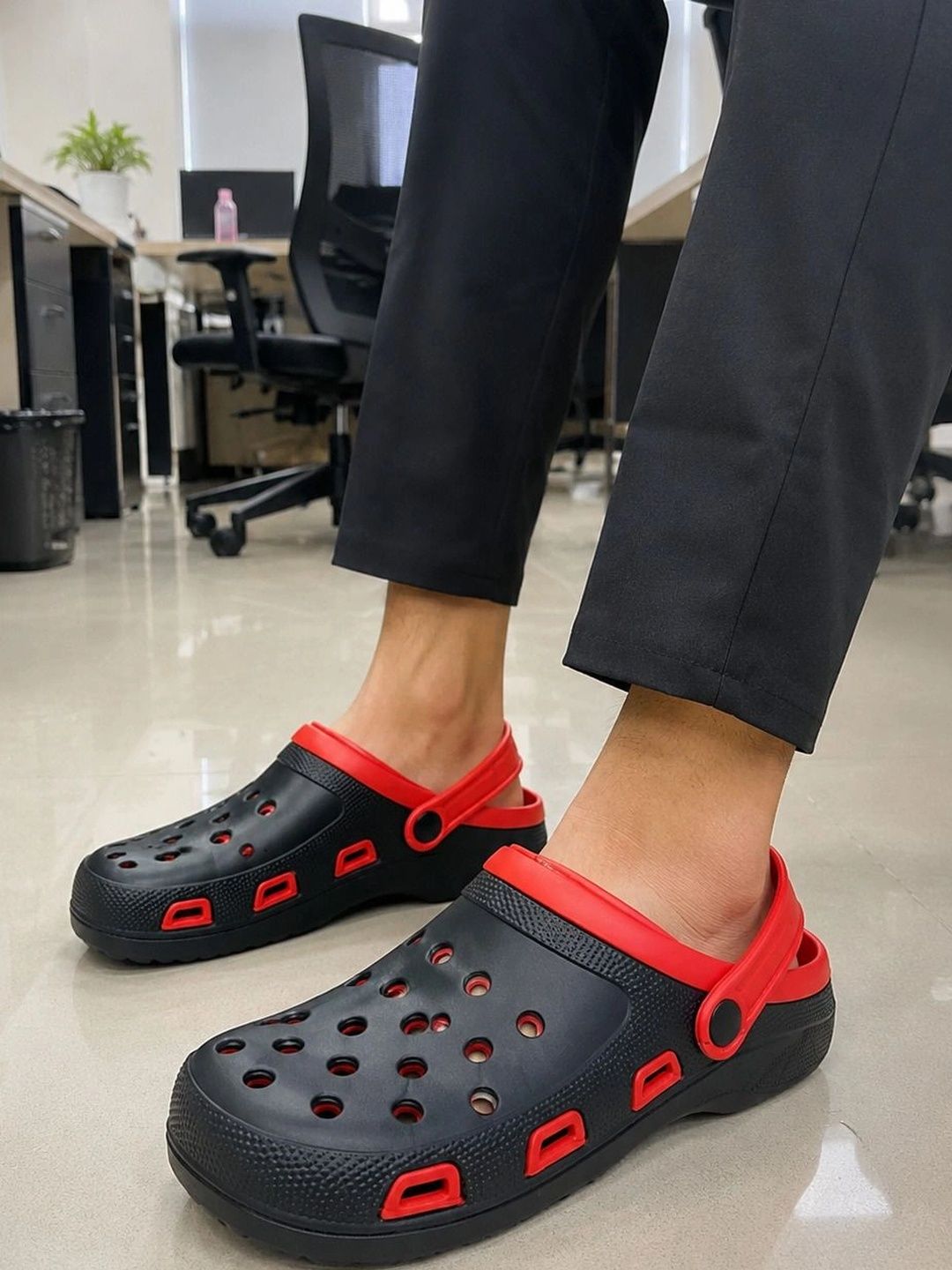 NEW ORANIE Men Colourblocked Clogs-picture-47