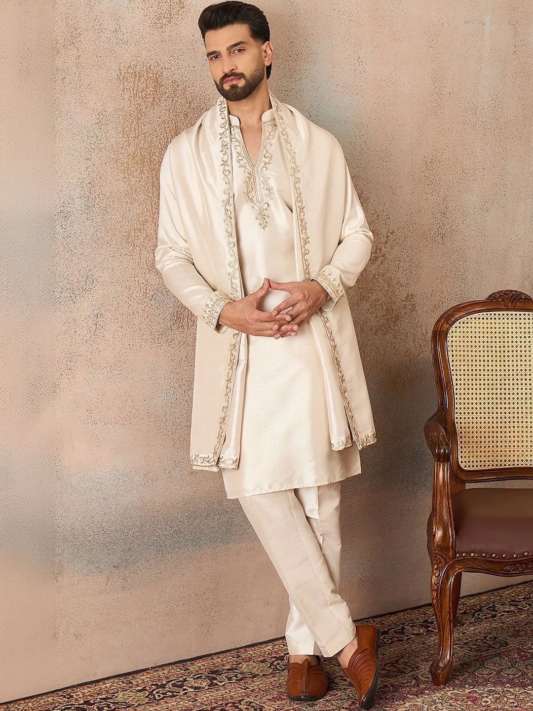 House of Pataudi Men Ethnic Motifs Embroidered Regular Thread Work Kurta with Trousers & With Dupatta-picture-22