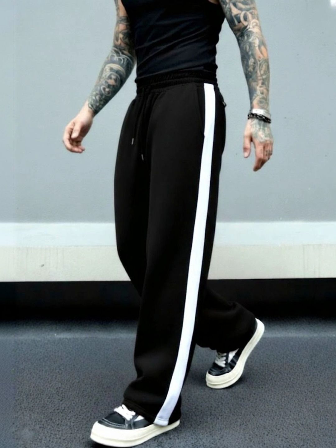 Daphne Maurier Men Regular Fit Colourblocked Training Track Pants-picture-24
