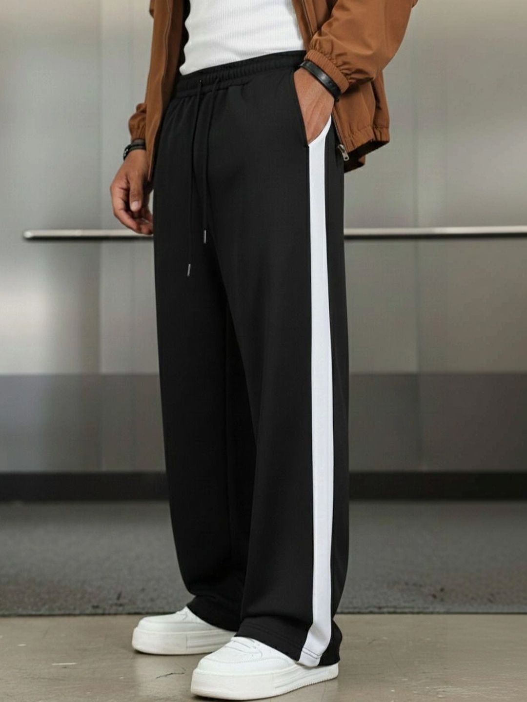 Daphne Maurier Men Regular Fit Colourblocked Training Track Pants-picture-21