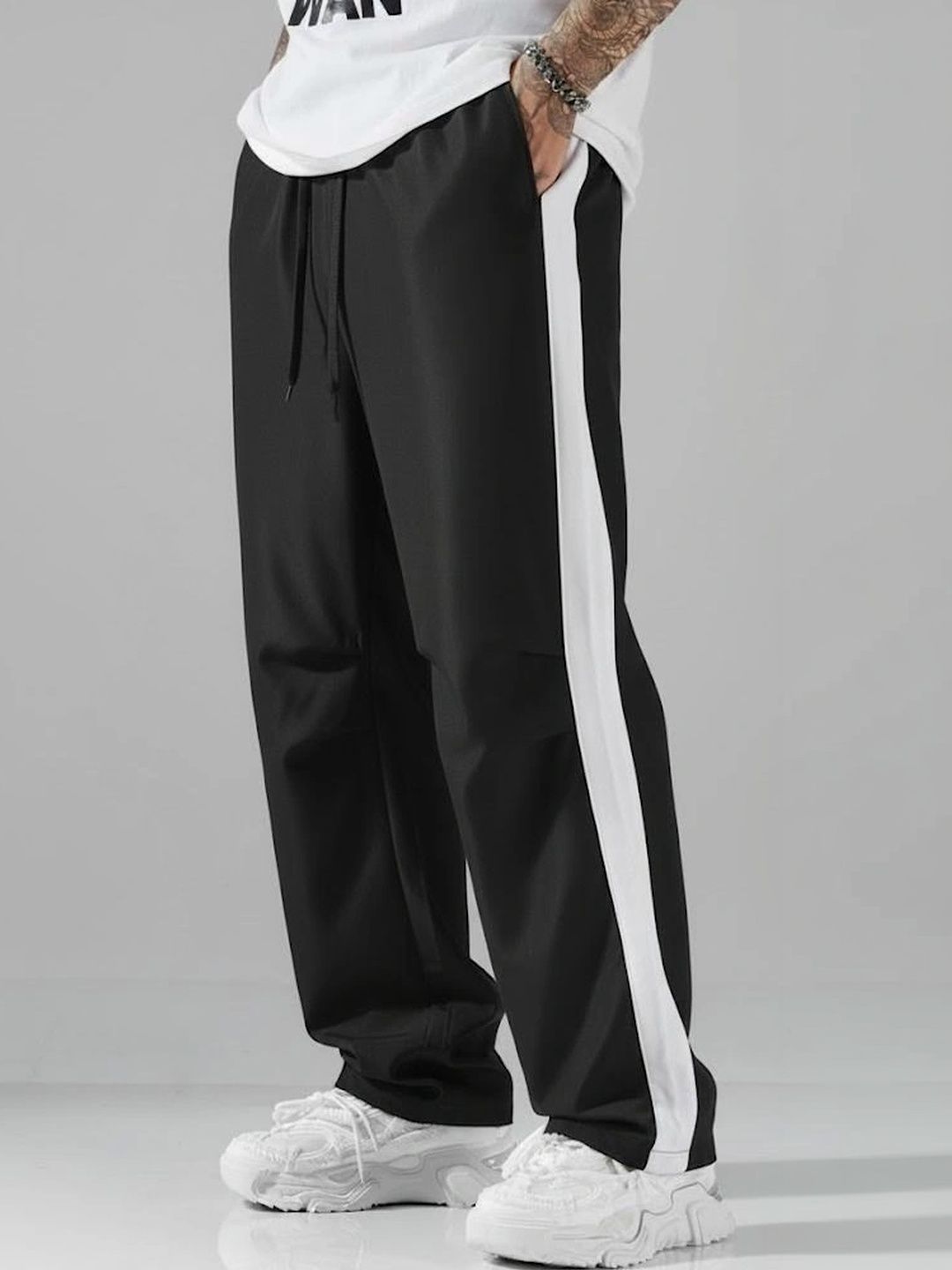 Daphne Maurier Men Regular Fit Colourblocked Training Track Pants-picture-46