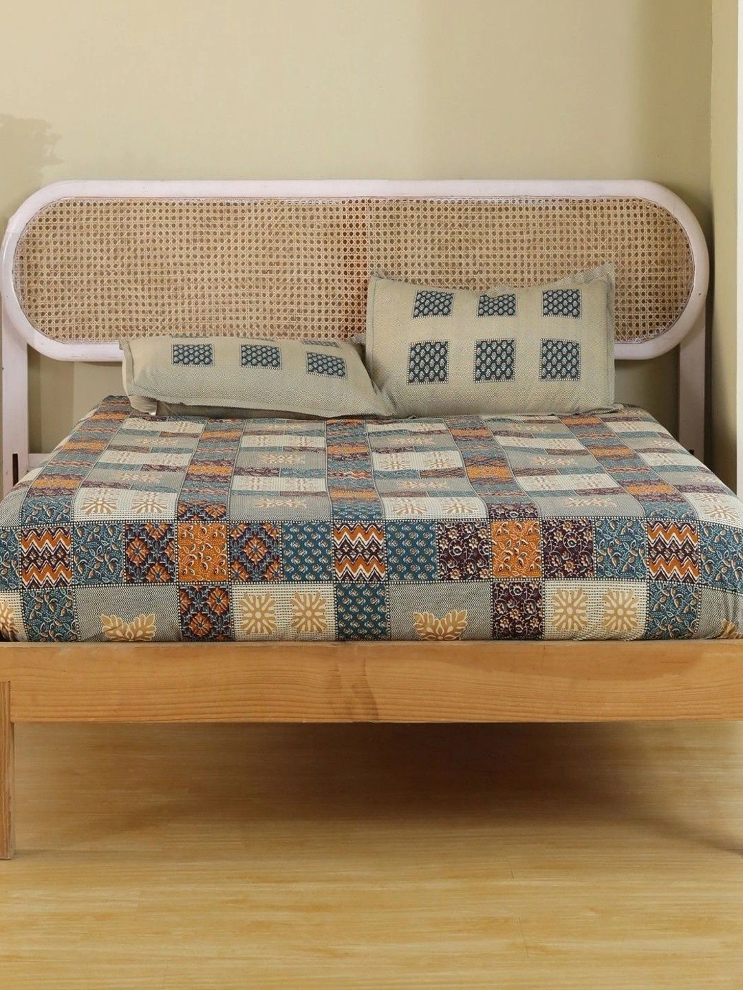 Homeful Style Blue & Orange Floral 120 TC King Bedsheet with 2 Pillow Covers-picture-47