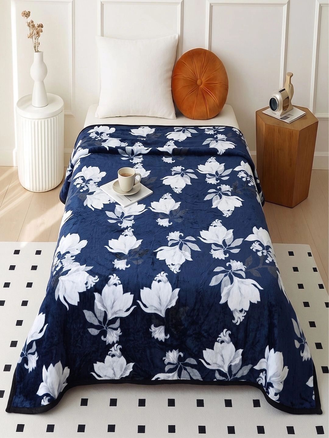 Threadwear Blue Floral Woollen Heavy Winter 350 GSM Blanket-image-32