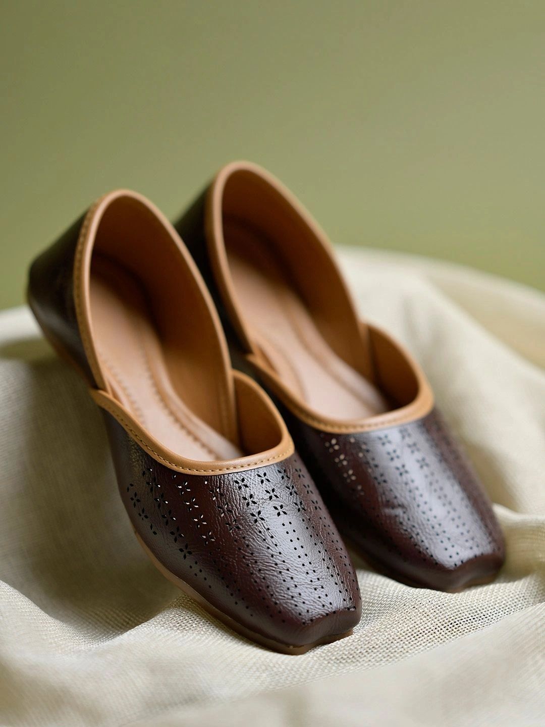 Shoetopia Girls Textured Ethnic Mojaris with Laser Cuts Flats-picture-16