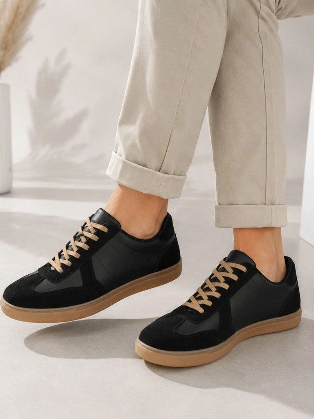 Roadster Men Colourblocked Suede Sneakers-image-28