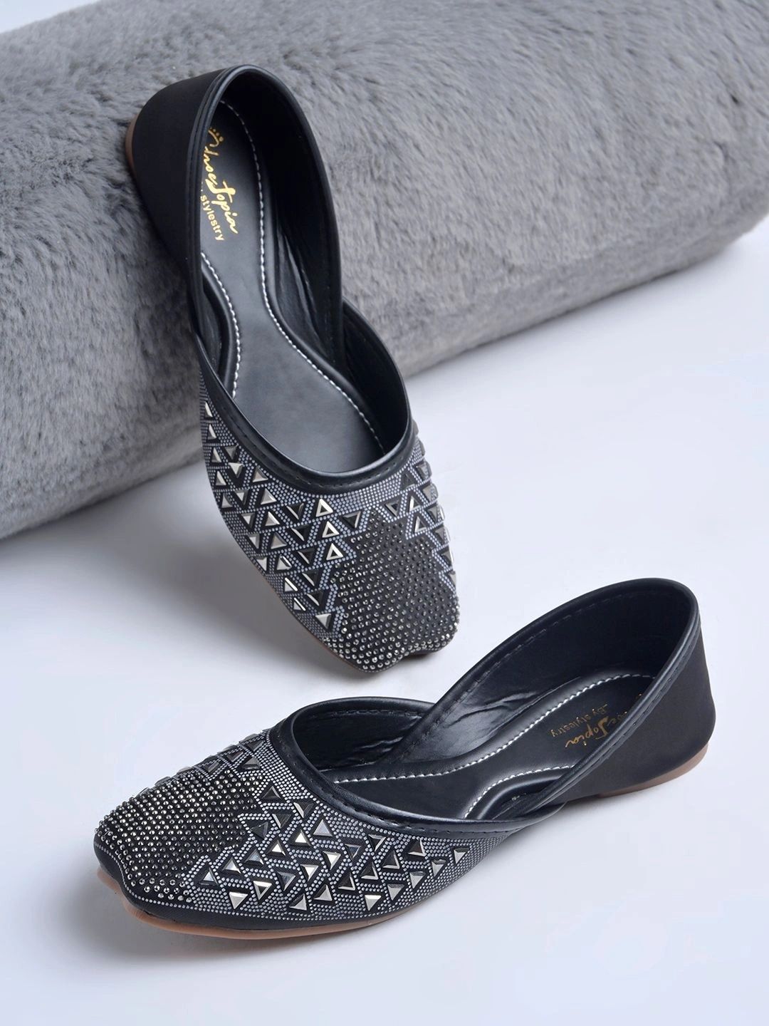 Shoetopia Girls Embellished Ethnic Mojaris Flats-picture-39