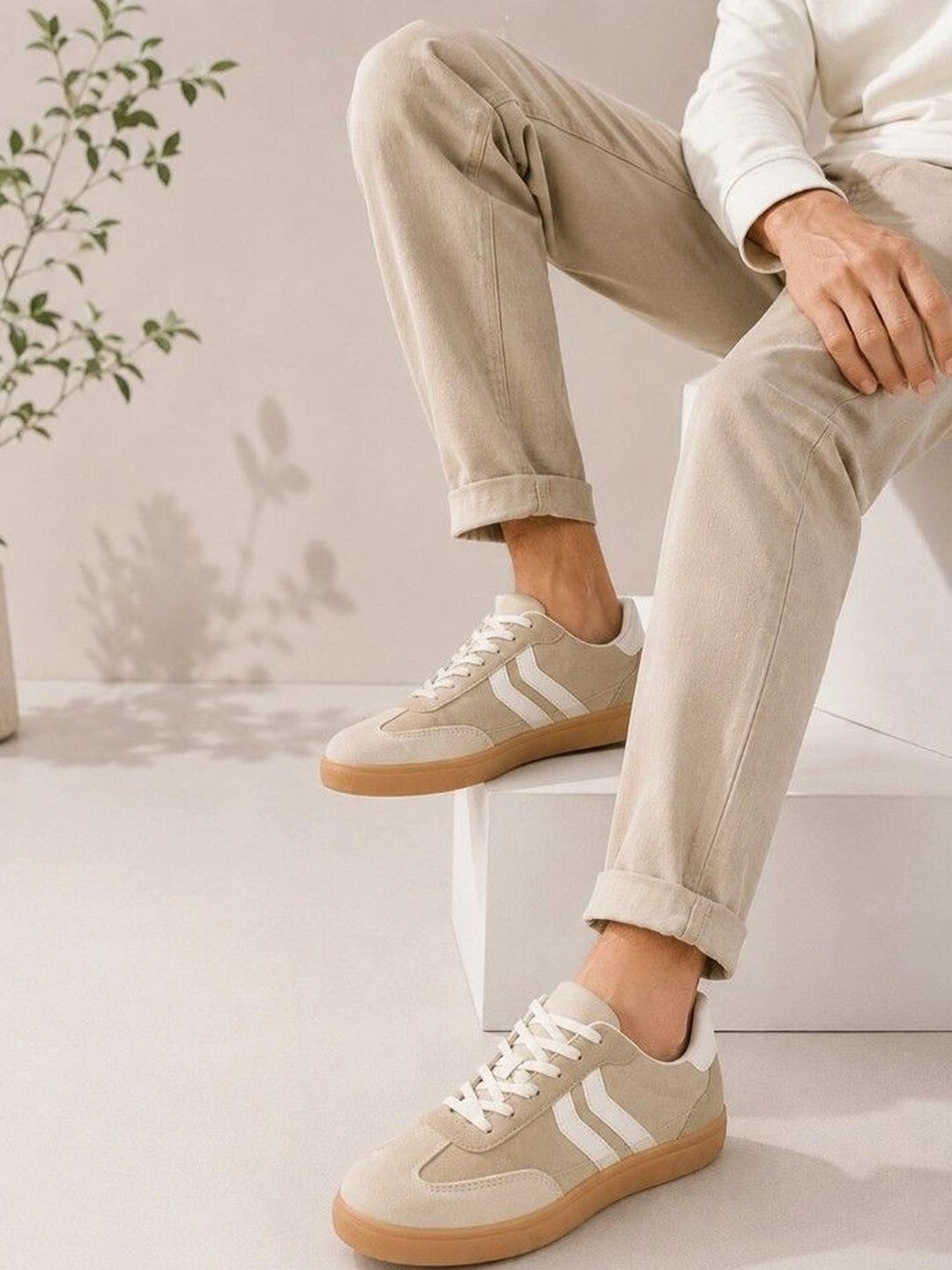 Roadster Men Colourblocked Suede Sneakers-image-32