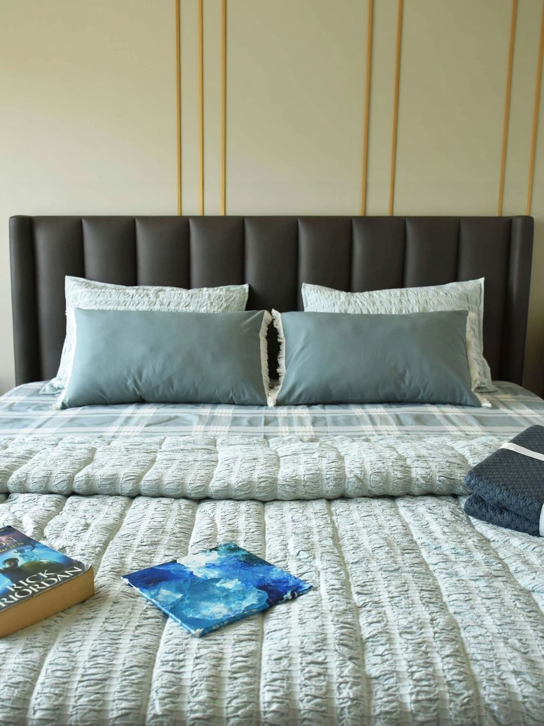 EcruE Blue 120 TC Bedsheet with 2 Pillow Covers-image-1