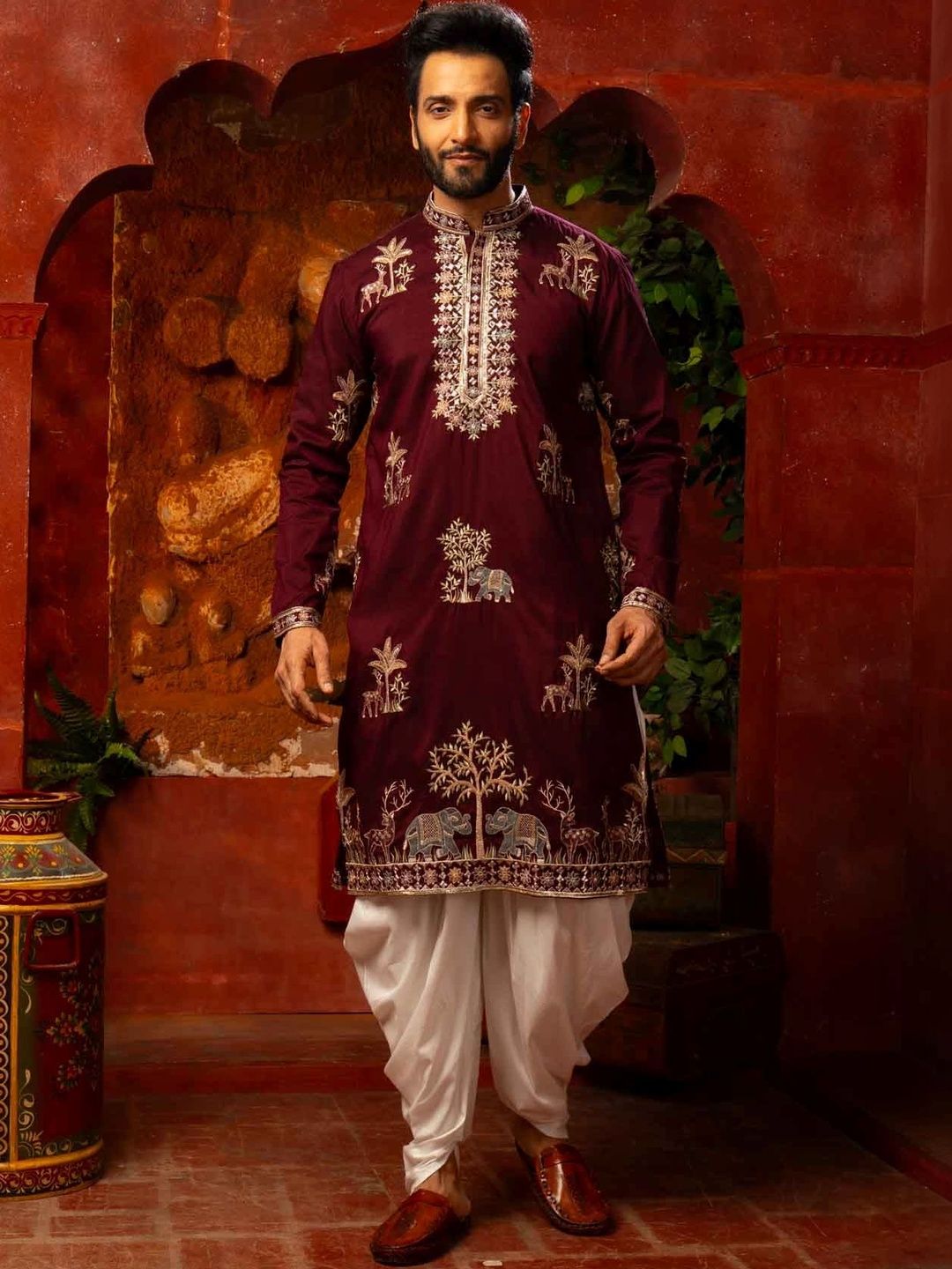 THE SHAHENSHA Men Ethnic Motifs Embroidered Regular Thread Work Raw Silk Kurta with Dhoti Pants-picture-16