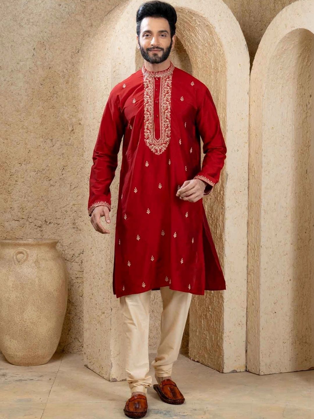 THE SHAHENSHA Men Ethnic Motifs Embroidered Regular Raw Silk Kurta with Pyjamas-picture-27