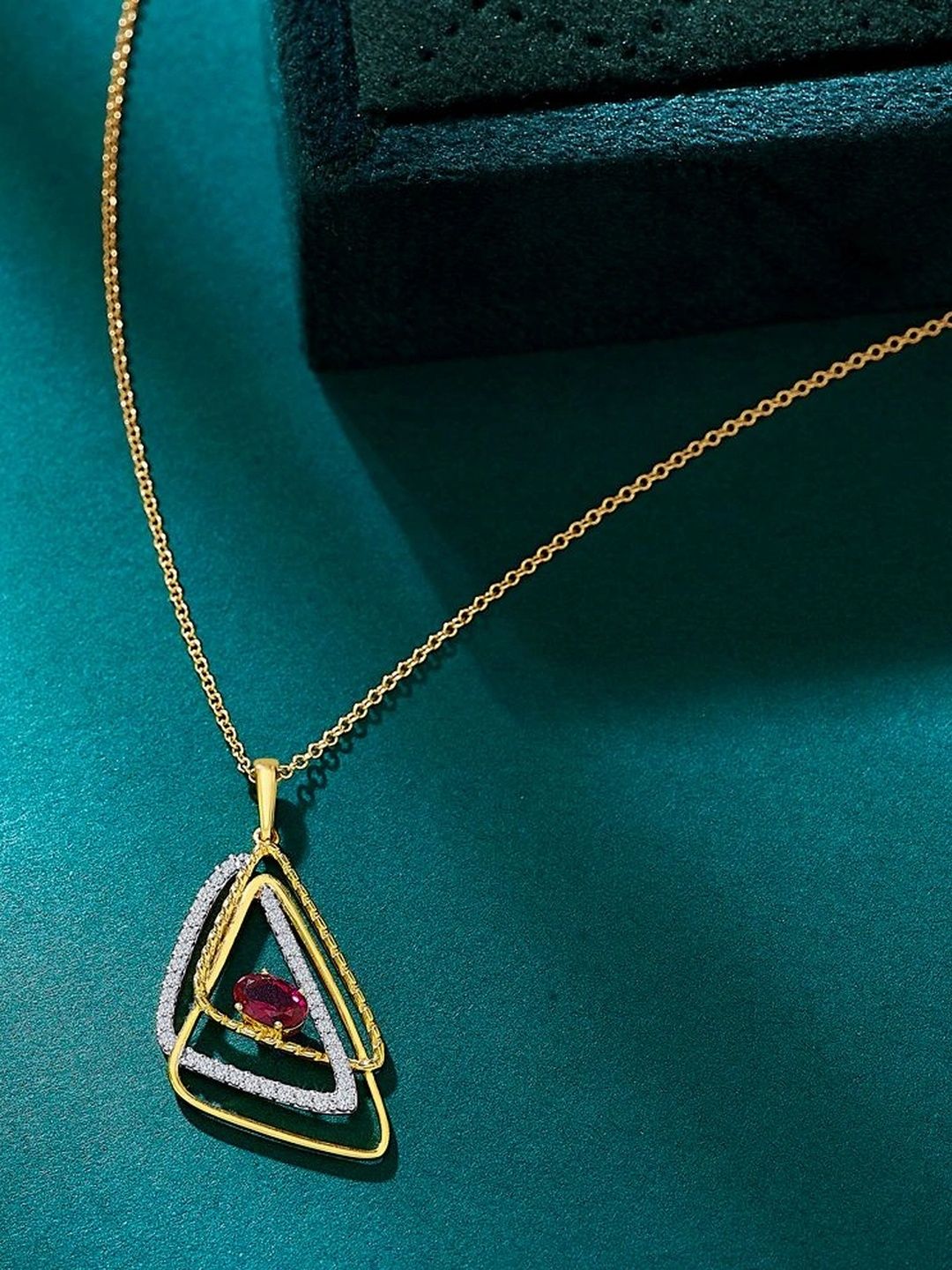 P N GADGIL JEWELLERS 14KT Gold Natural Diamond With 1 Carat Pendant Diamond-picture-7