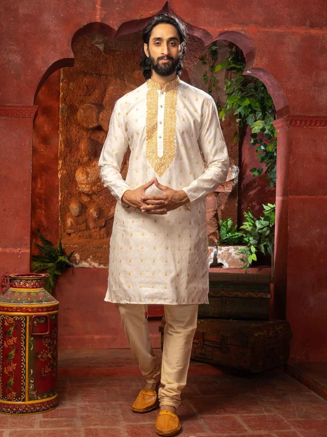 THE SHAHENSHA Men Ethnic Motifs Embroidered Regular Raw Silk Kurta with Pyjamas-picture-24