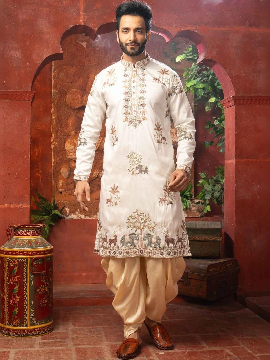 THE SHAHENSHA Men Ethnic Motifs Embroidered Regular Thread Work Raw Silk Kurta with Dhoti Pants-picture-17