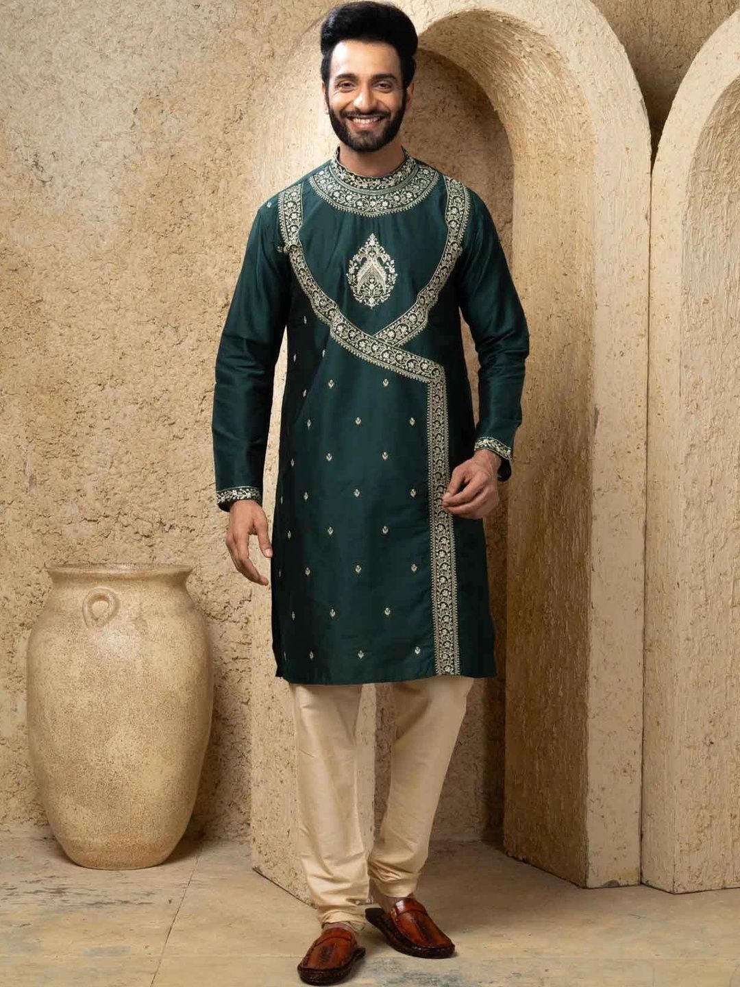 THE SHAHENSHA Men Ethnic Motifs Embroidered Angrakha Raw Silk Kurta with Pyjamas-picture-23