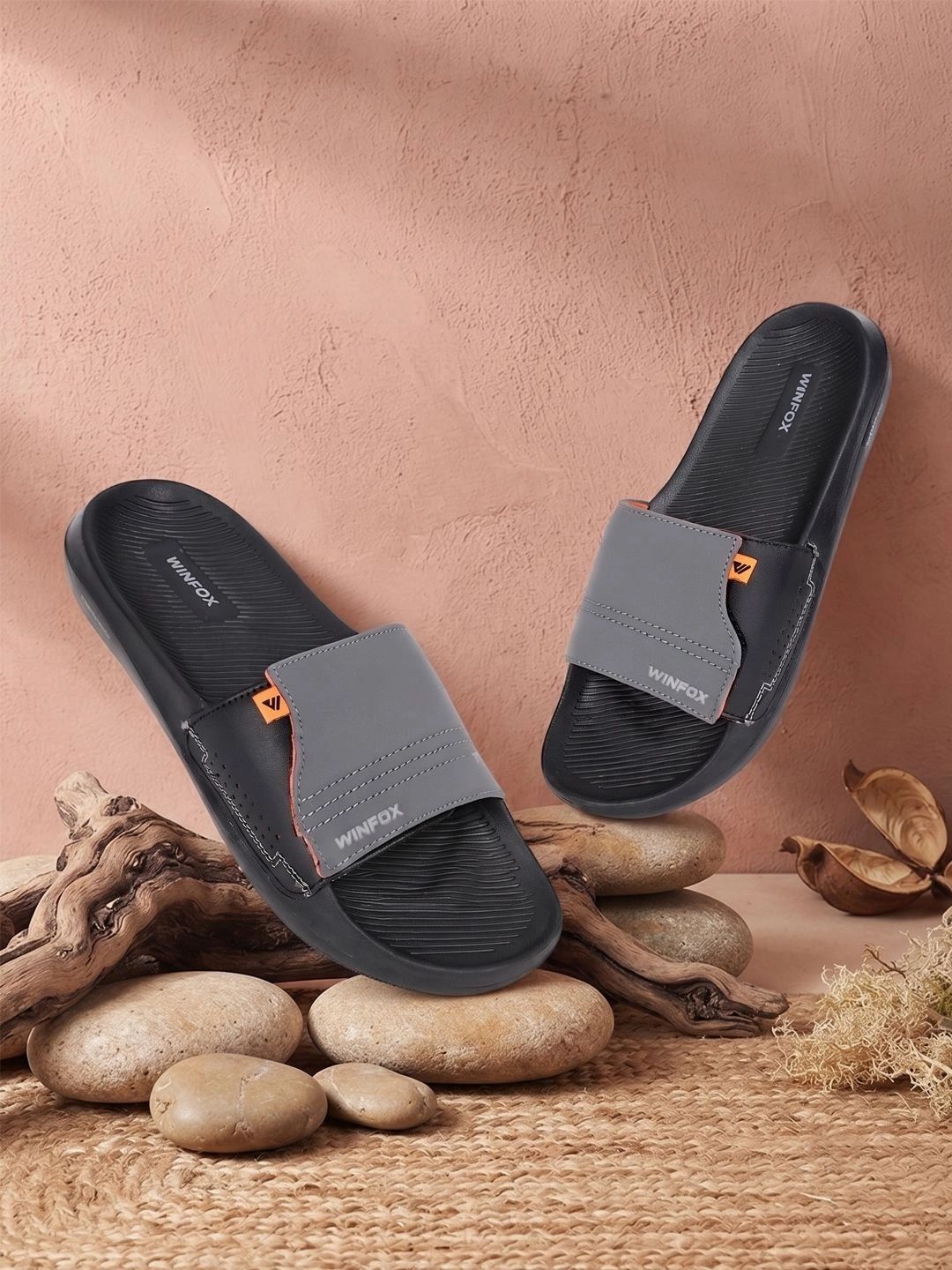 WINFOX Men Colourblocked Sliders-picture-15