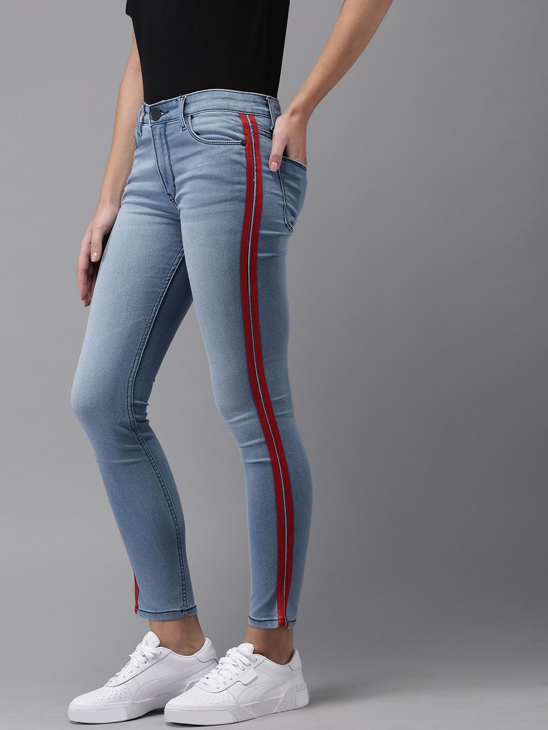 PINACOLADA  Women Blue Slim Fit Mid-Rise Clean Look Stretchable Cropped Jeans