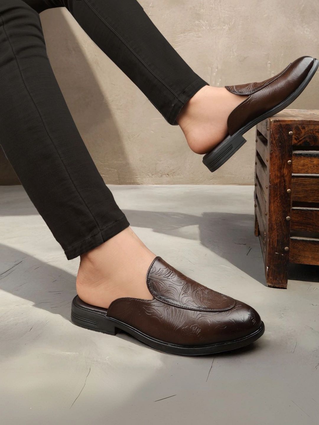 Anouk Men Woven Design Mules-picture-12