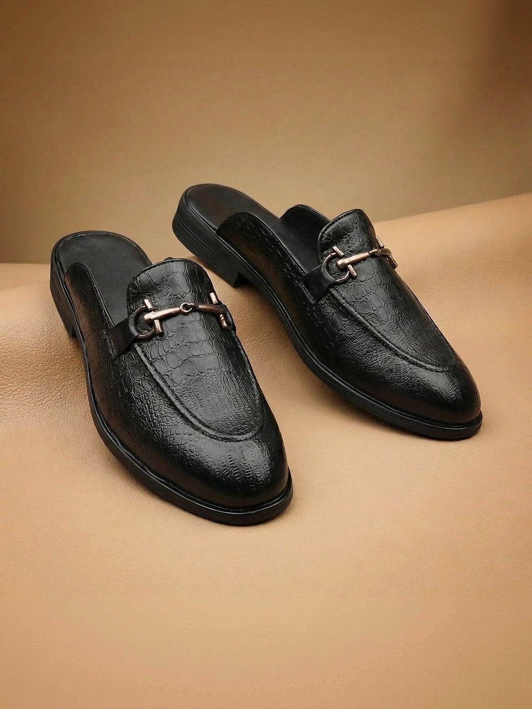 Anouk Men Textured Mules-picture-18