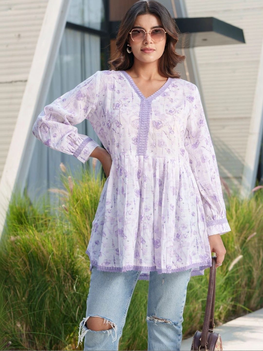 Sangria Floral Printed V-Neck Empire Kurti-picture-19