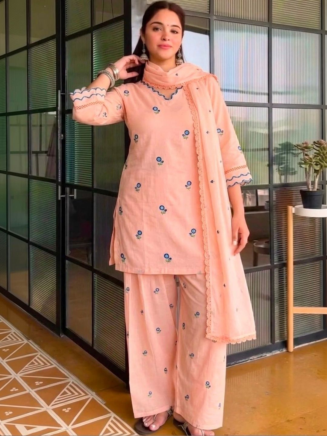 Gownwala Ethnic Motifs Embroidered V-Neck Thread Work Chanderi Silk Blend Thread Work Kurti-picture-16